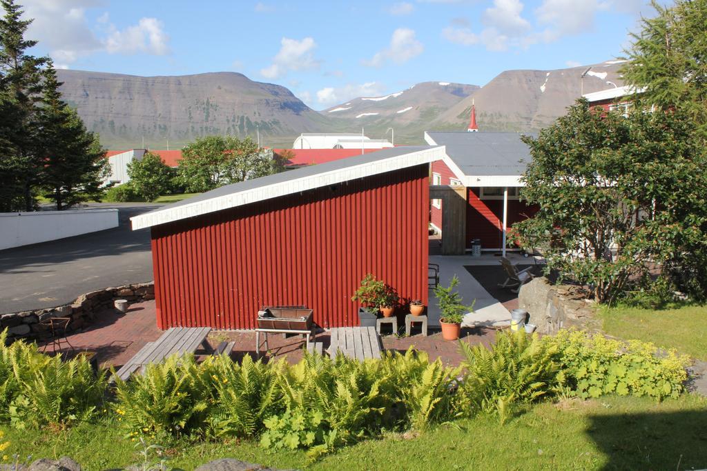 The Guesthouse By The Fjord Thingeyri Экстерьер фото